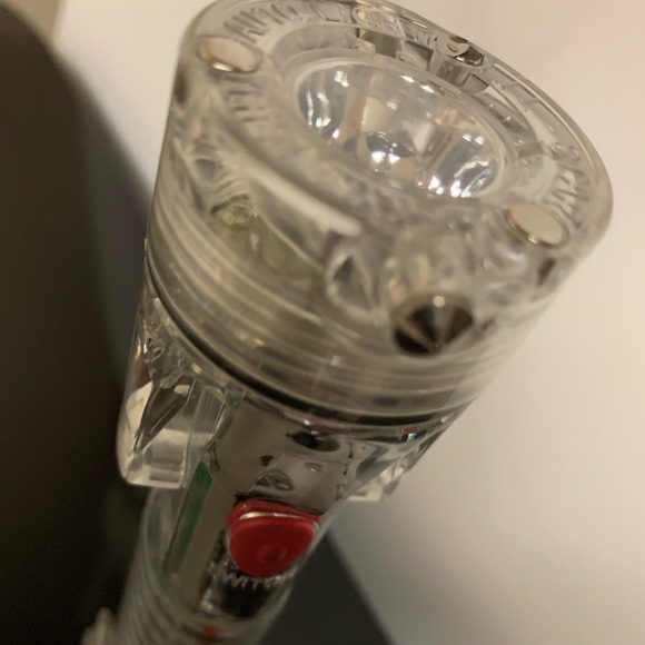 Emergency Safety Flashlight Cutter Flashing Signal - Picture 2 of 7